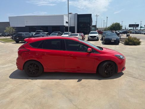 Used 2013 Ford Focus ST FWD image 2