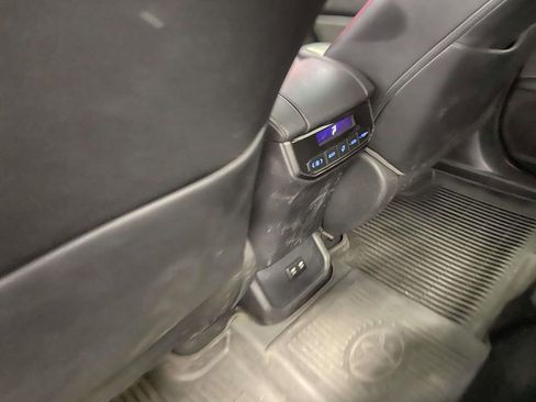 Used 2020 Toyota Highlander XLE image 14