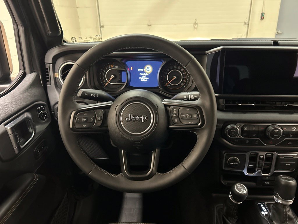 Used 2025 Jeep Gladiator Sport AWD/4WD image 19