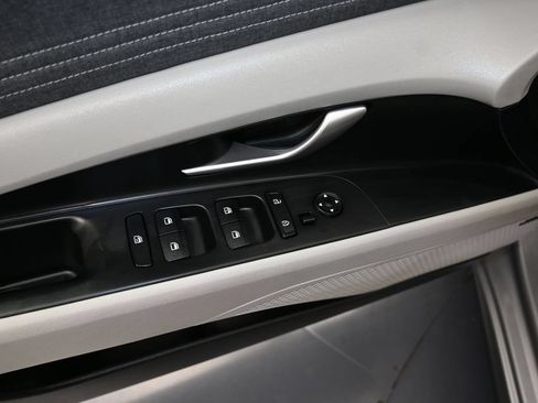 Used 2025 Hyundai Elantra Limited FWD image 11