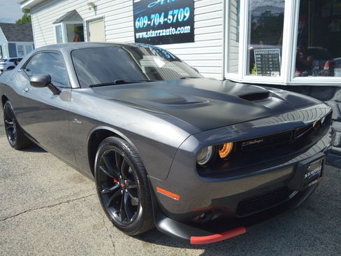 Used 2018 Dodge Challenger SXT Plus RWD image 7