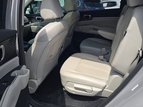 Certified 2025 Kia Sorento EX w/ Panoramic Sunroof Package FWD image 10
