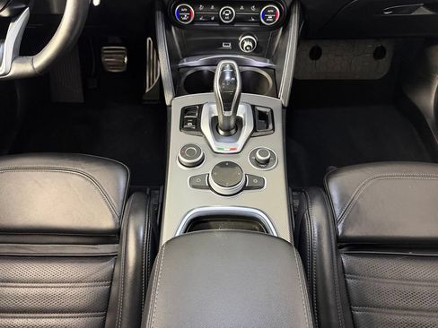 Used 2023 Alfa Romeo Stelvio Veloce AWD/4WD image 19