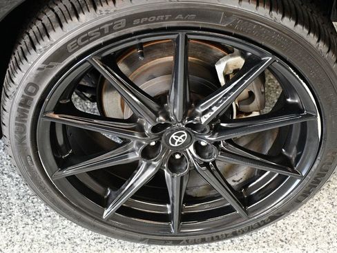 Used 2023 Toyota GR86 Premium RWD image 19