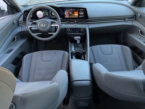 Used 2025 Hyundai Elantra SEL image 20