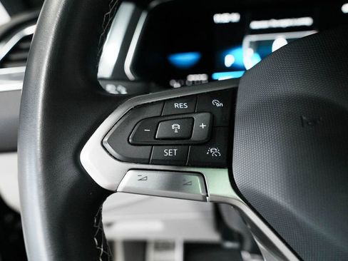 Used 2023 Volkswagen Tiguan SE R-Line image 22