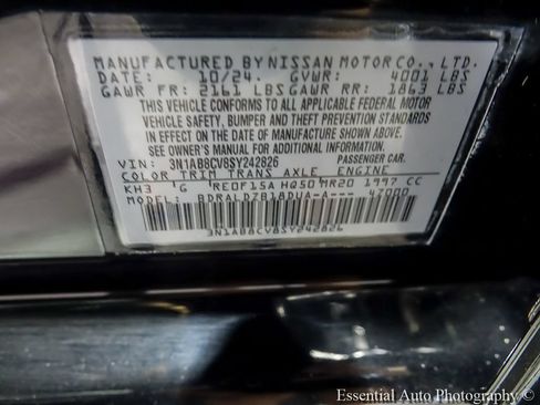 Used 2025 Nissan Sentra SV FWD image 32