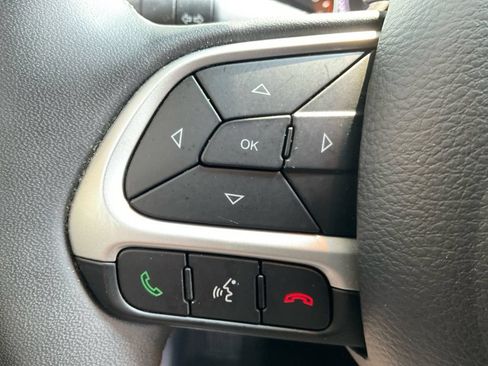 Used 2021 Jeep Compass Latitude AWD/4WD image 32