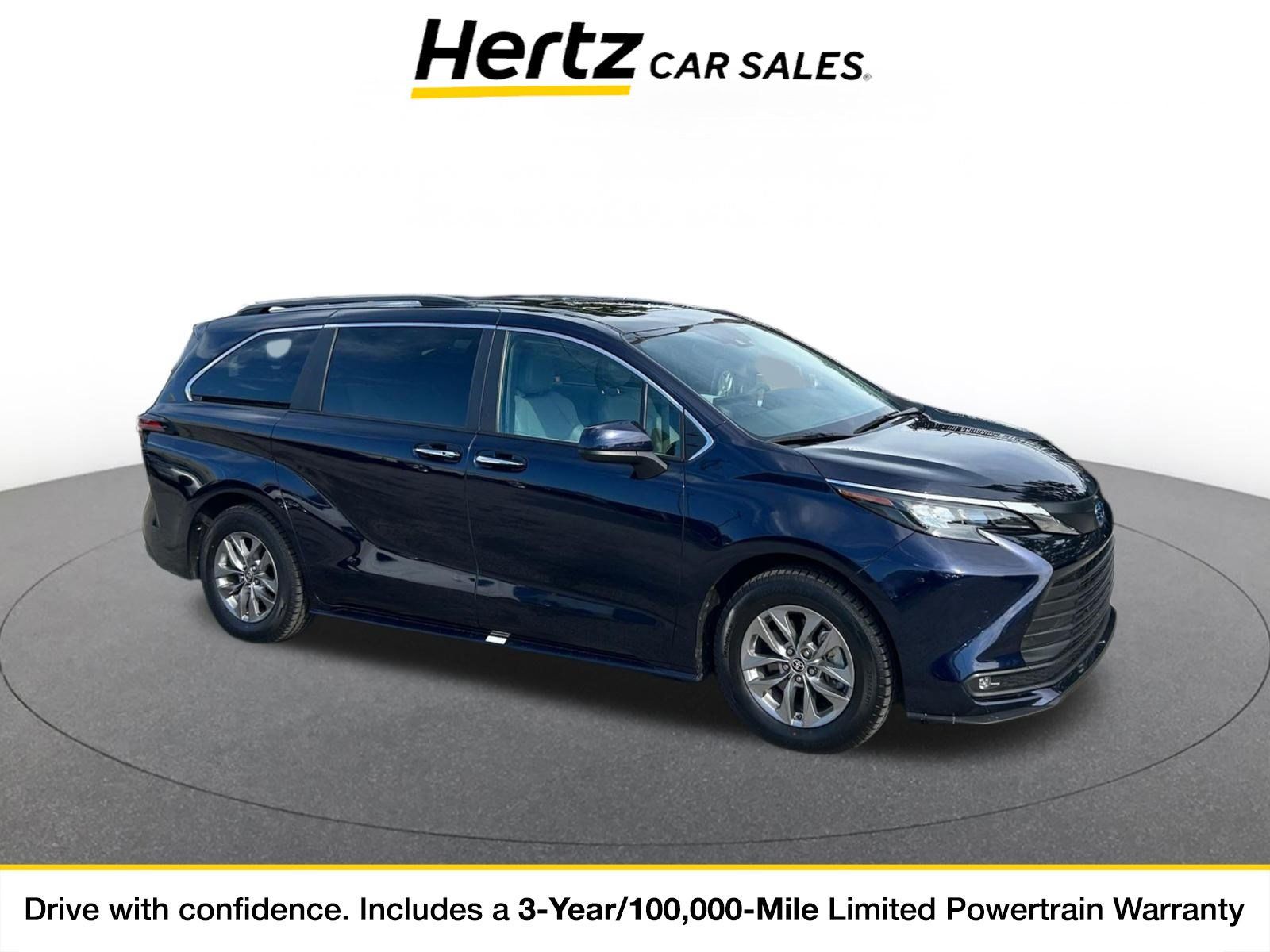 Used 2025 Toyota Sienna XLE FWD image 1
