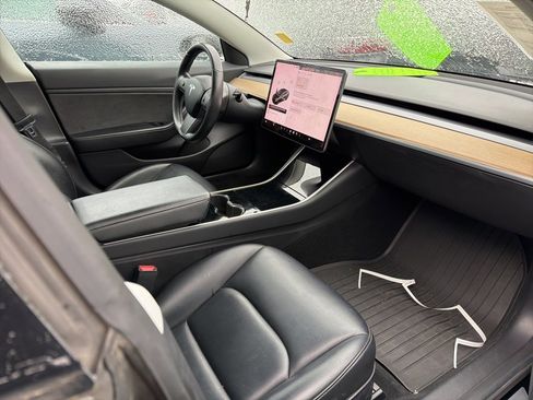 Used 2019 Tesla Model 3 Mid Range image 5