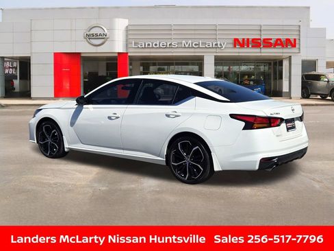 Used 2025 Nissan Altima 2.5 SR FWD image 6