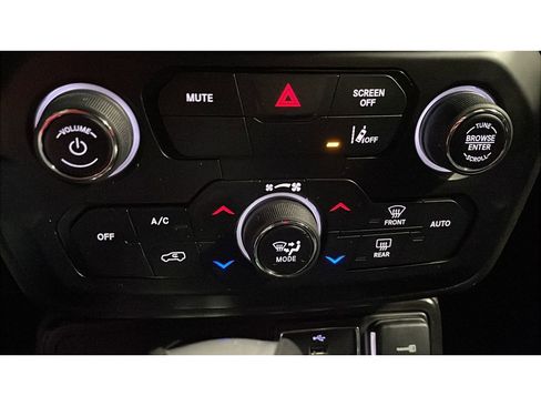 Used 2022 Jeep Renegade Altitude w/ Convenience Group AWD/4WD image 13