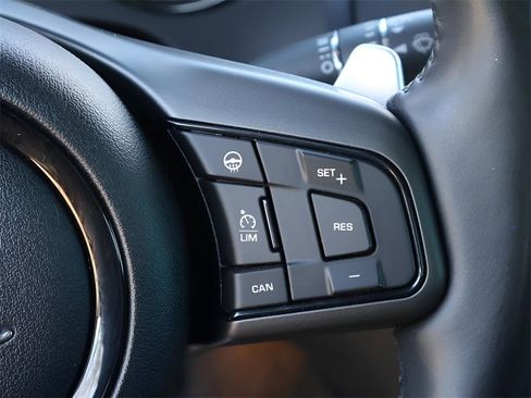 Used 2017 Jaguar F-TYPE R image 30