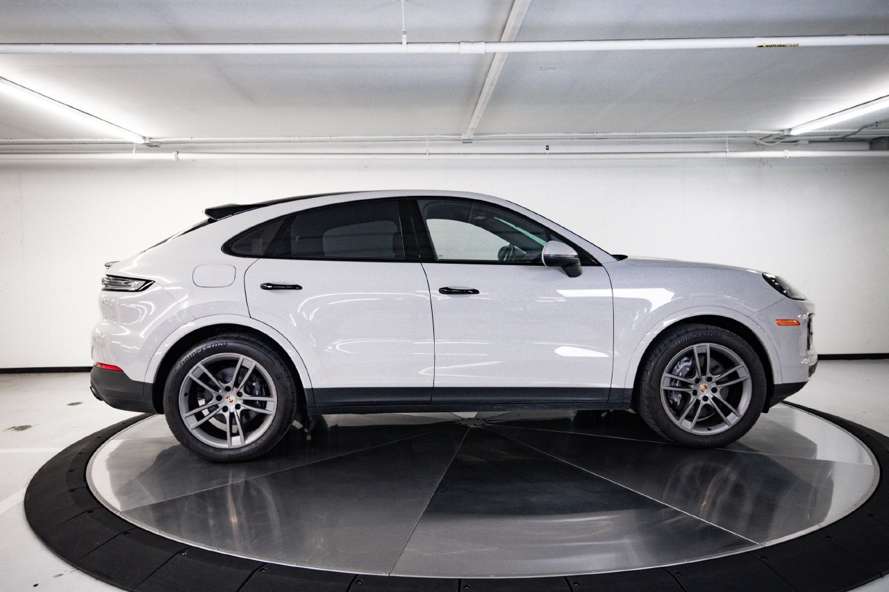 Certified 2024 Porsche Cayenne Coupe AWD/4WD image 8