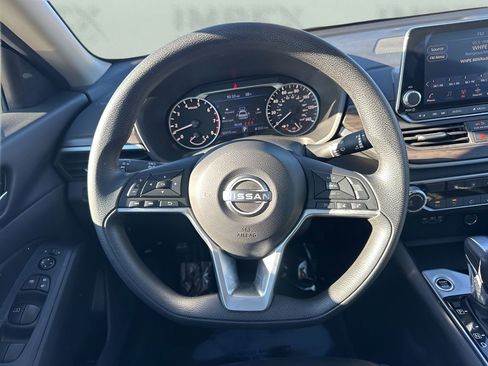 Used 2024 Nissan Altima 2.5 SV image 13