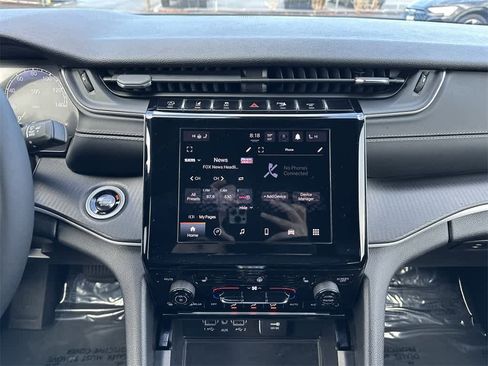 Used 2024 Jeep Grand Cherokee L Laredo image 16