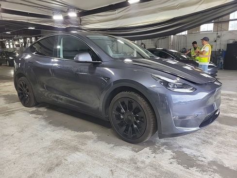 Used 2023 Tesla Model Y Long Range AWD/4WD image 3