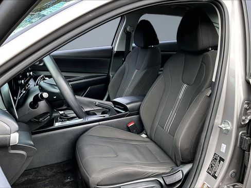Used 2022 Hyundai Elantra SEL w/ Winter Weather Package FWD image 19