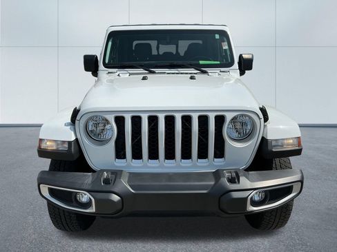 Certified 2022 Jeep Gladiator Overland w/ Popular Equipment Package AWD/4WD image 10