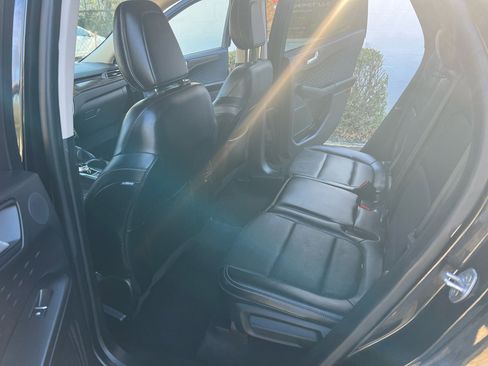 Used 2020 Ford Escape Titanium image 9