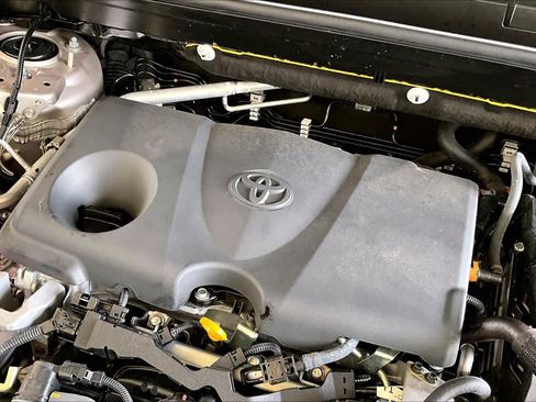 Used 2024 Toyota Venza LE AWD/4WD image 30