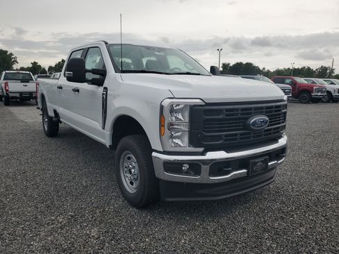 New 2026 Ford F250 XL w/ XL Chrome Package image 2