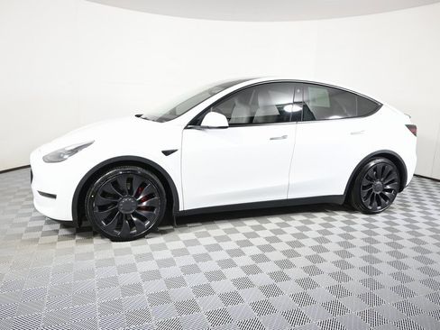 Used 2022 Tesla Model Y Performance image 2