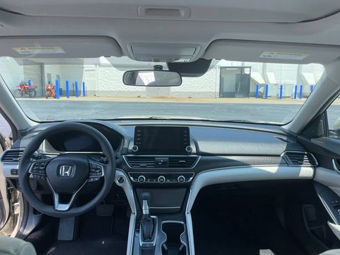 Used 2019 Honda Accord EX image 5
