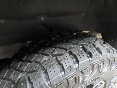 Used 2023 Chevrolet Silverado 1500 ZR2 image 38