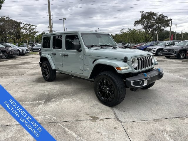 Used 2024 Jeep Wrangler Unlimited Sahara AWD/4WD image 16