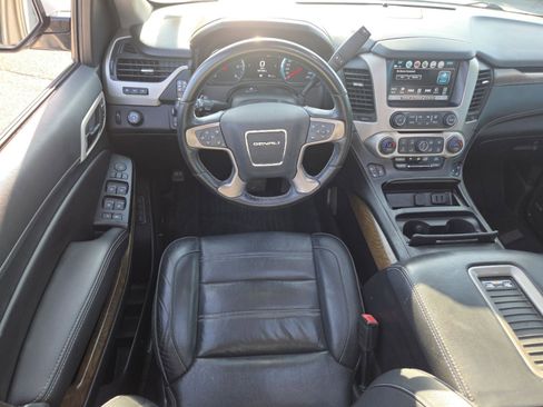 Used 2019 GMC Yukon XL Denali w/ Denali Ultimate Package image 32