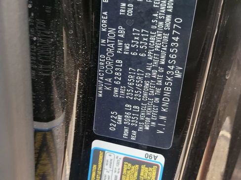 Used 2025 Kia Carnival FWD image 7
