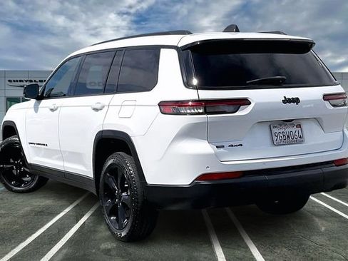 Used 2023 Jeep Grand Cherokee L Laredo image 10