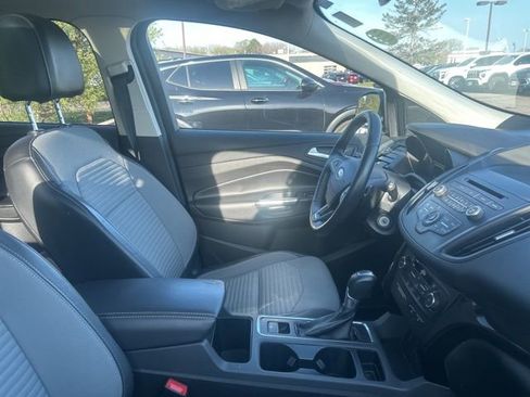 Used 2017 Ford Escape SE w/ SE Sport Appearance Package FWD image 6