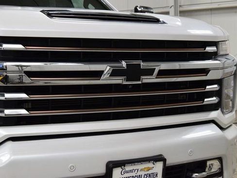 Used 2022 Chevrolet Silverado 2500 High Country w/ Safety Package II image 5