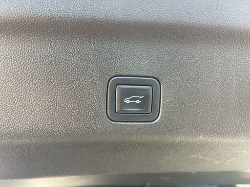 Used 2021 GMC Yukon SLT w/ SLT Luxury Plus Package image 32