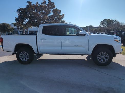 Used 2018 Toyota Tacoma SR5 image 11
