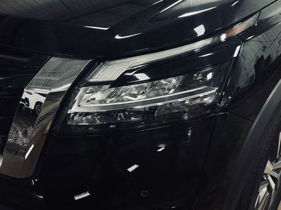 Used 2023 Nissan Pathfinder SL