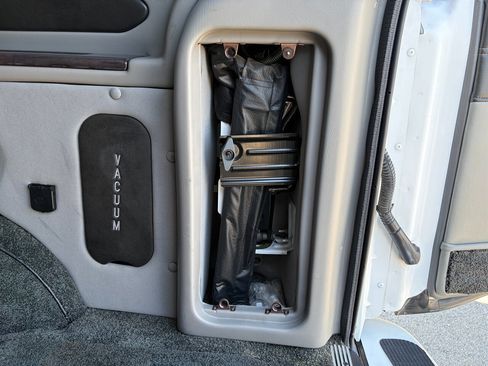 Used 2016 Chevrolet Express 2500 image 27