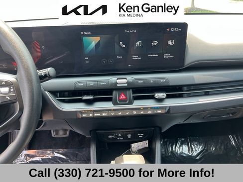Certified 2025 Kia K4 FWD image 36