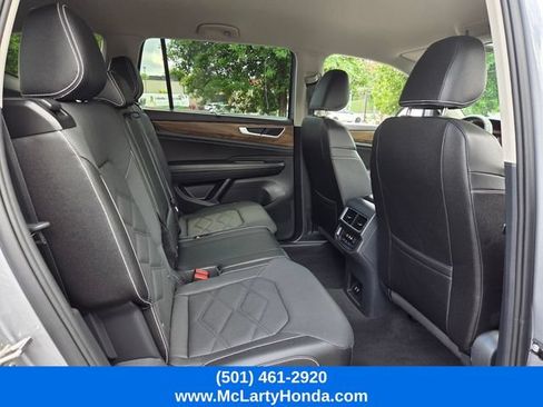 Used 2025 Volkswagen Atlas SE FWD image 15