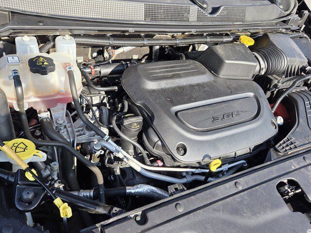Used 2024 Chrysler Pacifica Touring-L FWD image 20