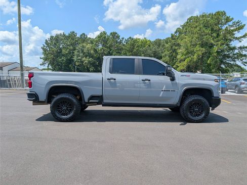 Used 2024 Chevrolet Silverado 2500 ZR2 w/ Technology Package AWD/4WD image 6