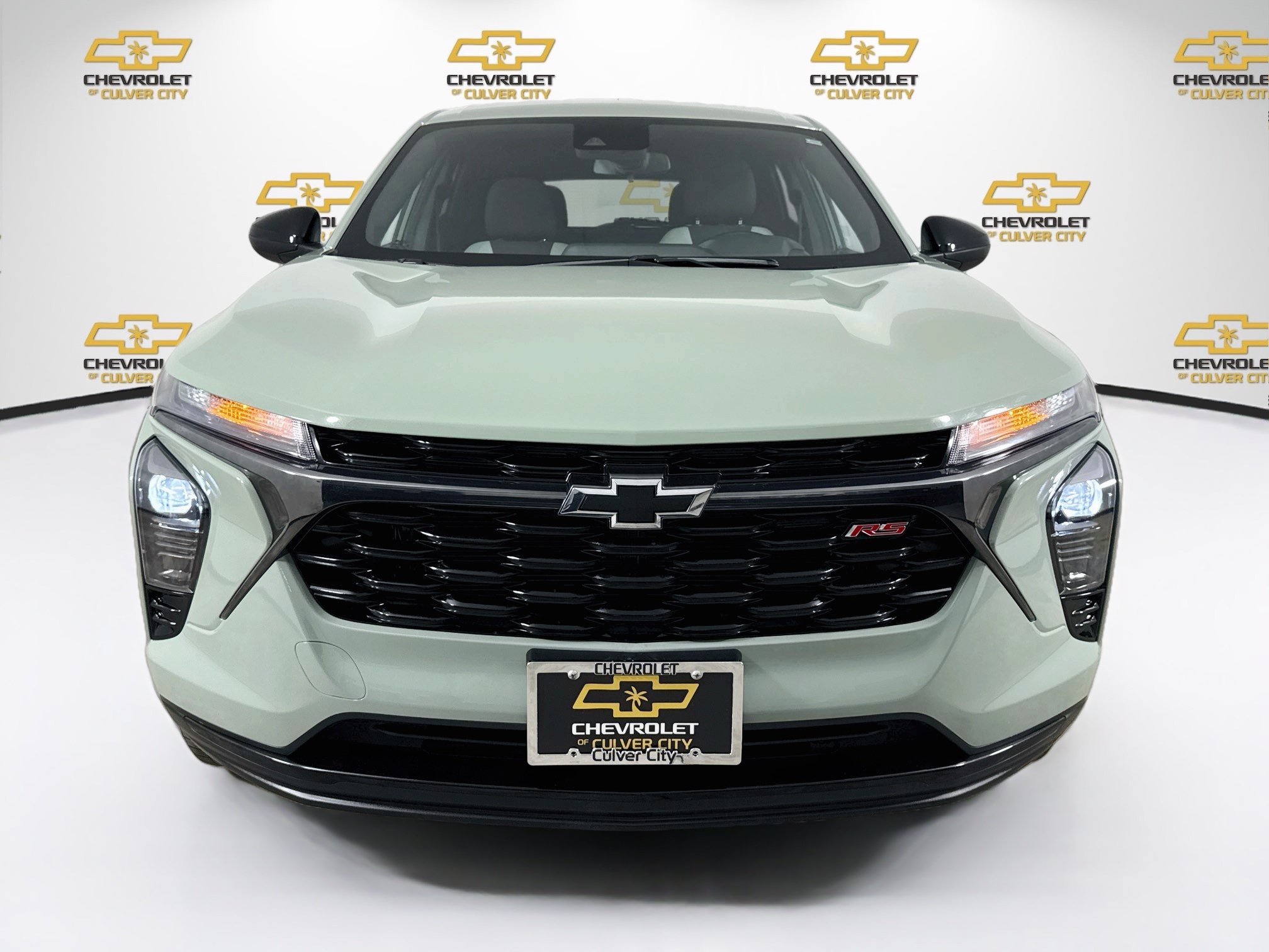 Used 2024 Chevrolet Trax RS FWD image 2