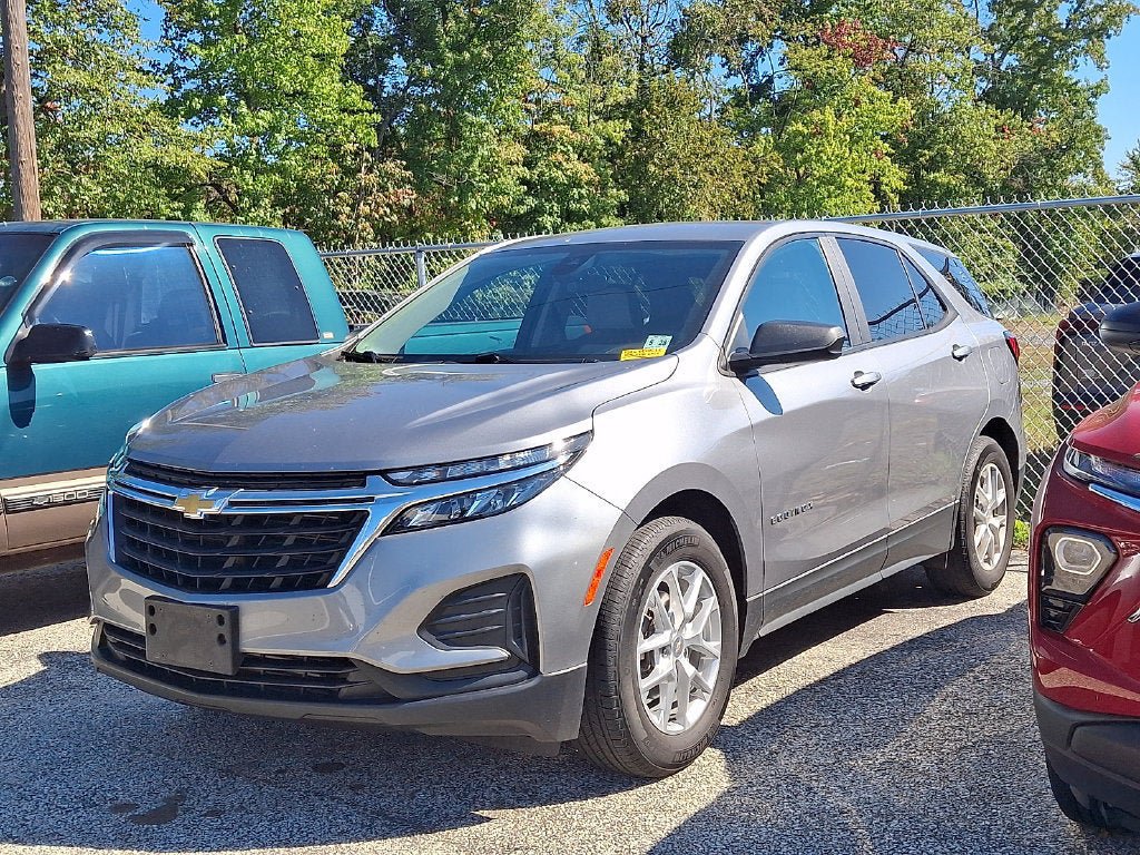 Used 2023 Chevrolet Equinox LS w/ LS Convenience Package FWD image 4