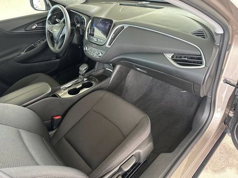 Used 2025 Chevrolet Malibu LT FWD image 36