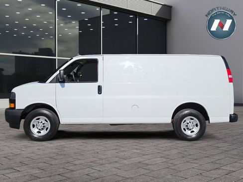 Used 2021 Chevrolet Express 2500 RWD image 2
