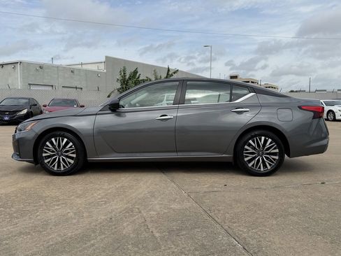 Used 2025 Nissan Altima 2.5 SV FWD image 6