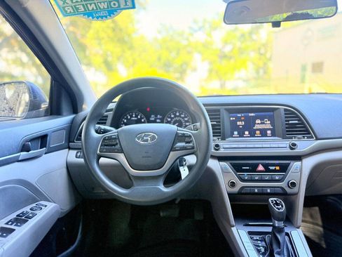 Used 2017 Hyundai Elantra SE FWD image 12