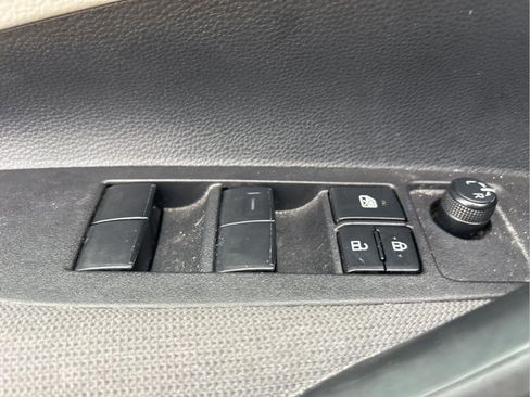 Used 2025 Toyota Corolla LE image 15